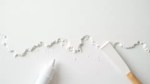 Jak naprawić kratery w gładzi gipsowej