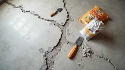 jak naprawić podłogę betonową