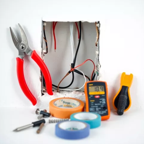 Jak Naprawić Przerwany Kabel W Ścianie