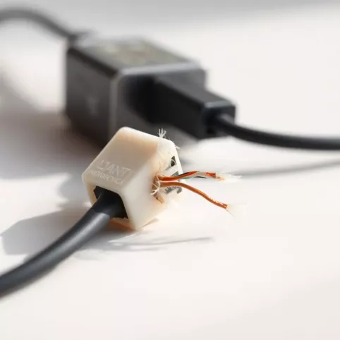 Jak naprawić wtyczkę od ładowarki