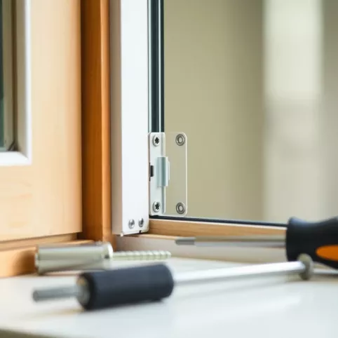 Jak Naprawić Zawias W Oknie